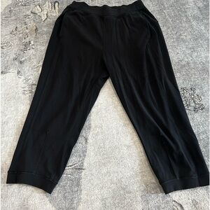 Lululemon capris - size 6